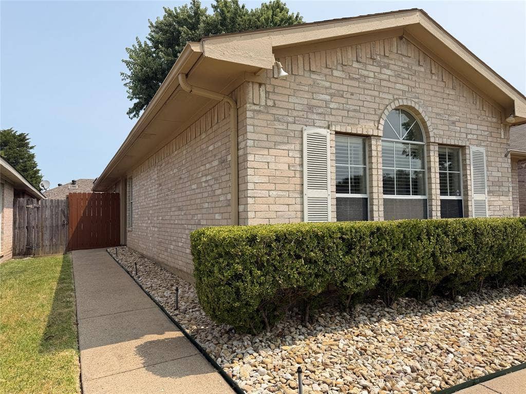 10239 Blackjack Oaks Drive, Dallas, TX 75227