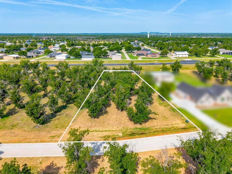 Property photo for 943 E Landings, Granbury, TX