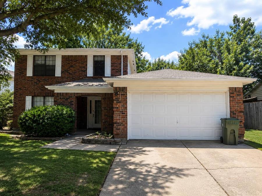 Property photo for 616 Valley Spring Drive, Arlington, TX