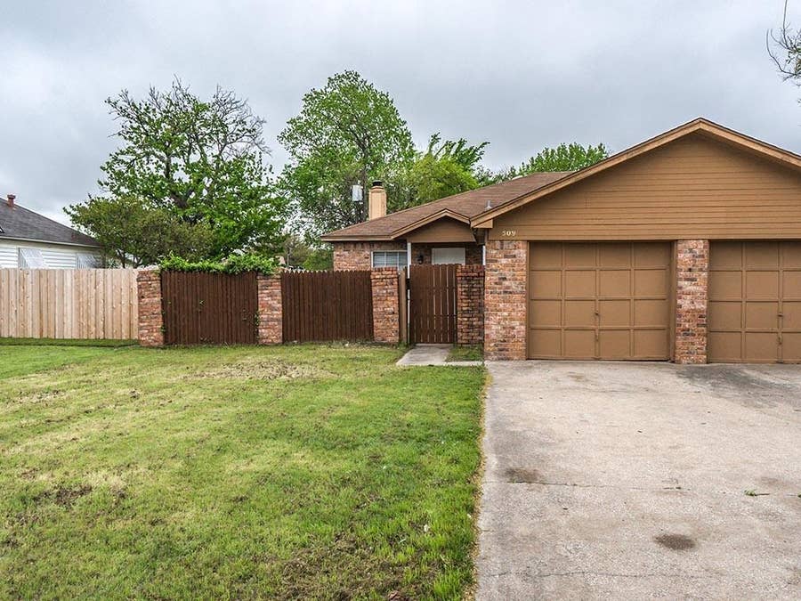 Property photo for 509 S Hastings Street, Irving, TX