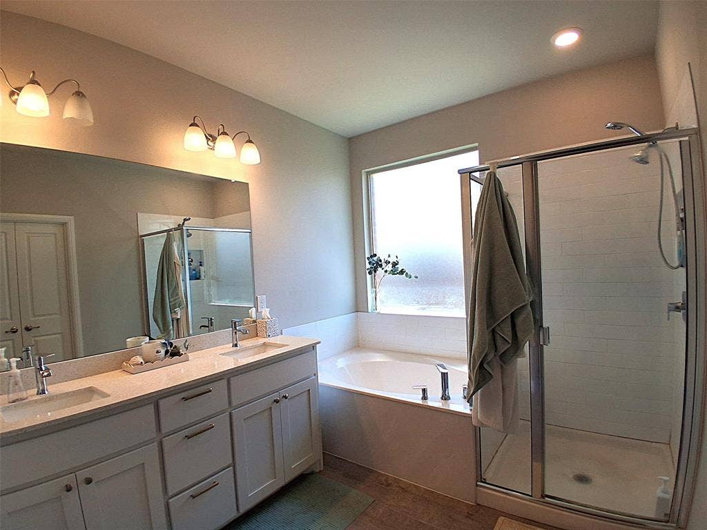 309 Clayton Street, Glenn Heights, TX 75154