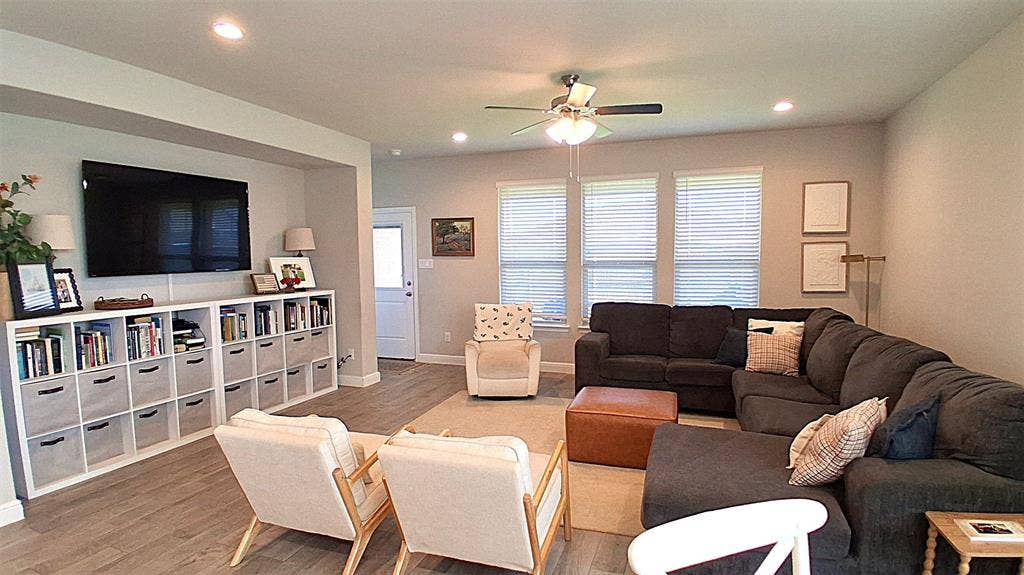 309 Clayton Street, Glenn Heights, TX 75154