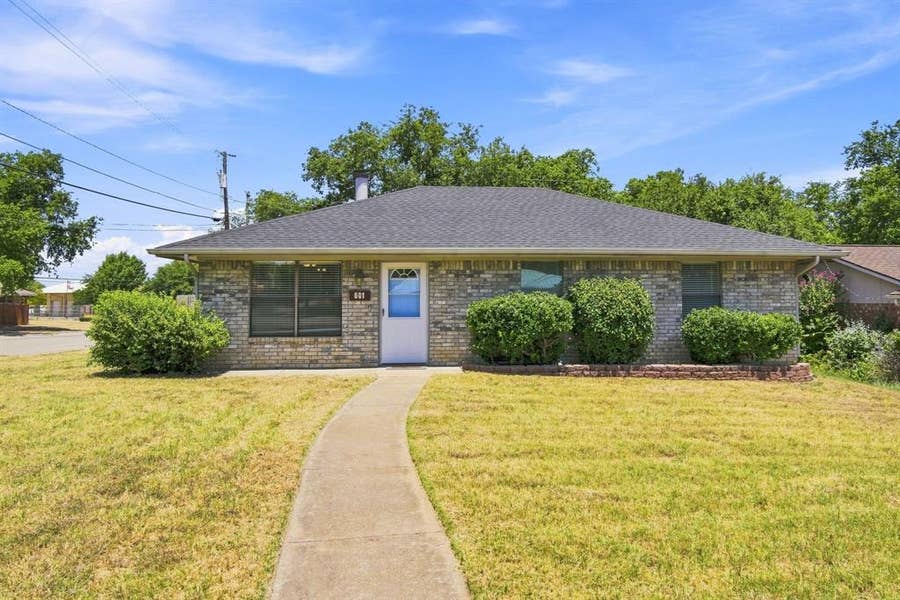 Property photo for 601 E Avenue F, Midlothian, TX