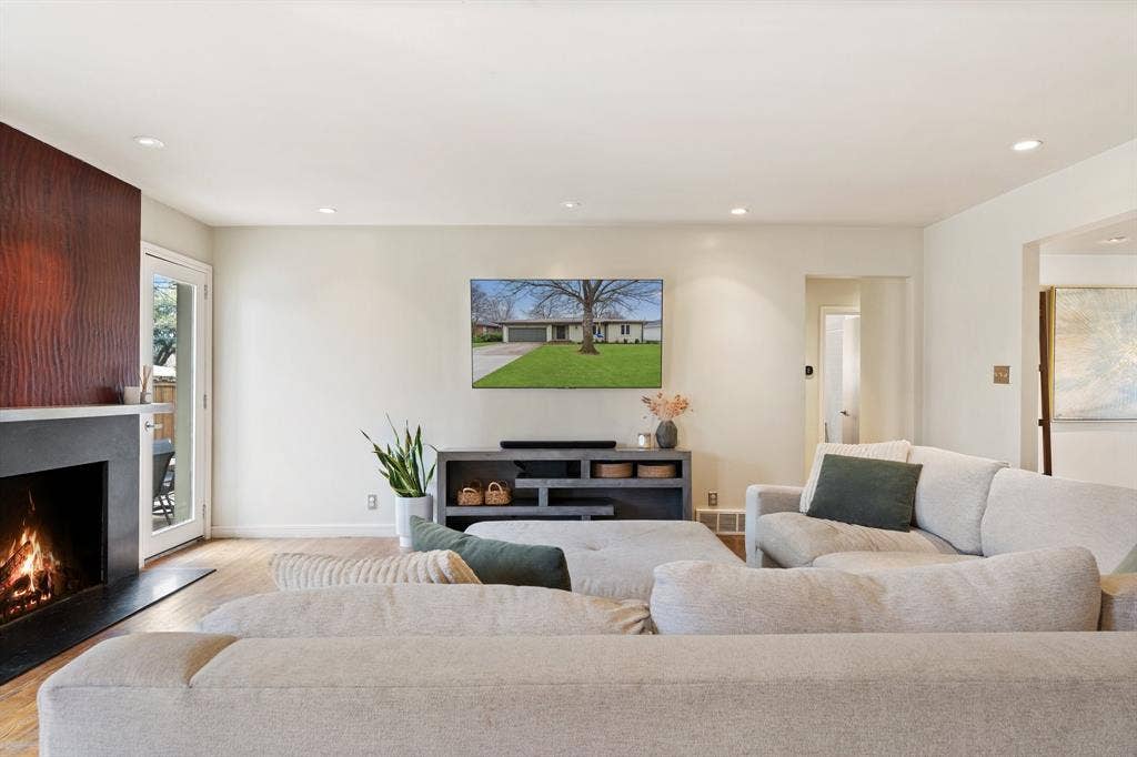 7418 Fenton Drive, Dallas, TX 75231 7418 Fenton Drive, Dallas, TX 75231