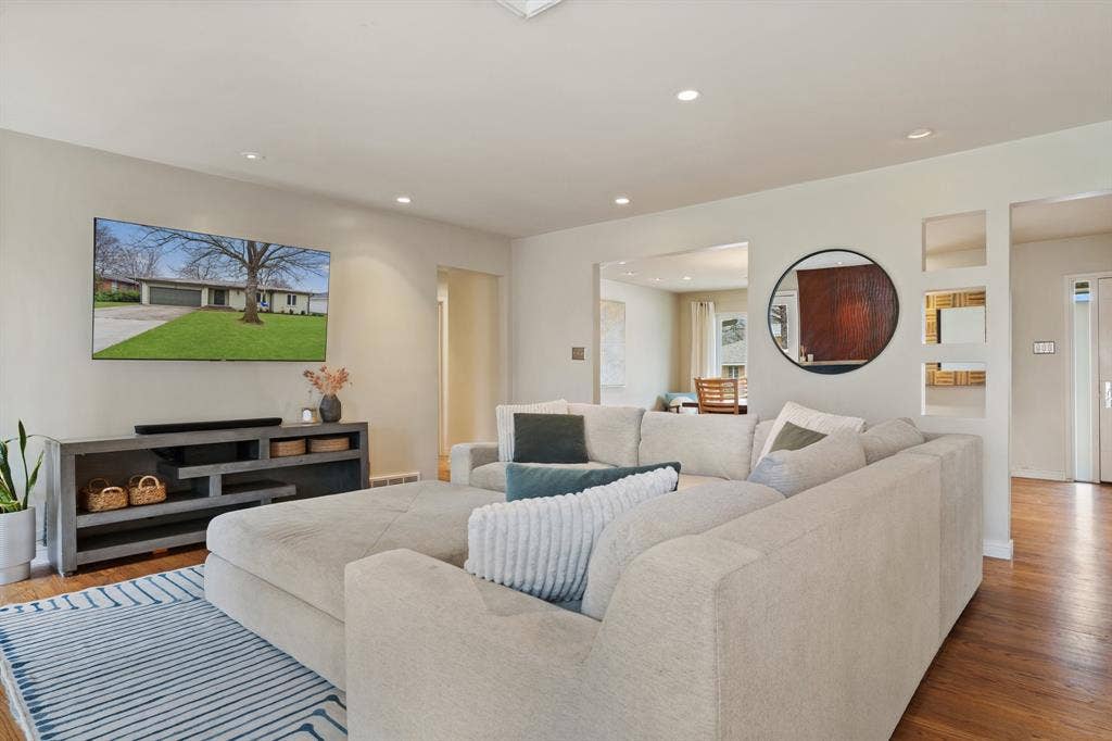 7418 Fenton Drive, Dallas, TX 75231 7418 Fenton Drive, Dallas, TX 75231