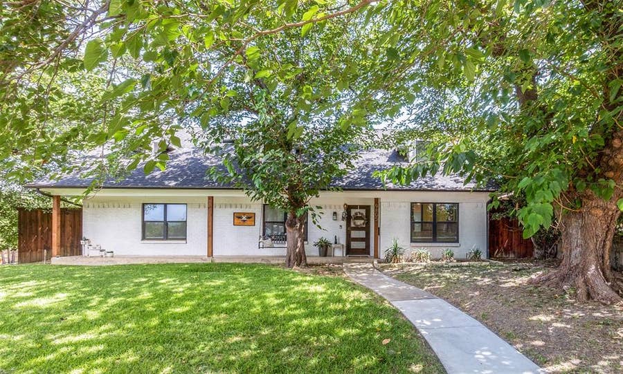 Property photo for 9805 Estate Lane, Dallas, TX
