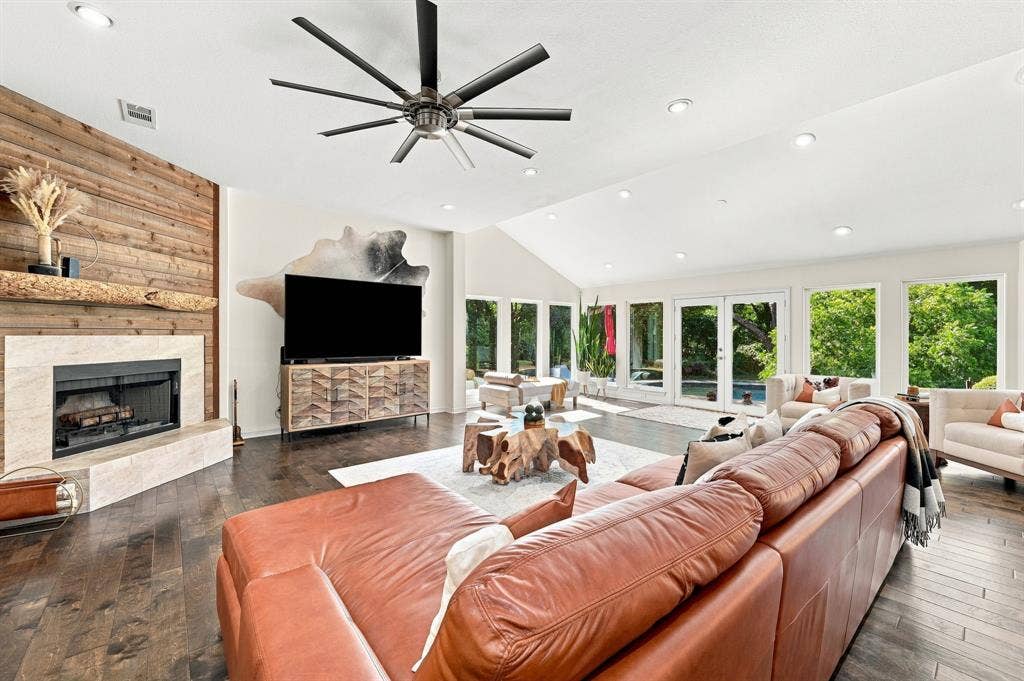 3840 Mockingbird Lane, Midlothian, TX 76065