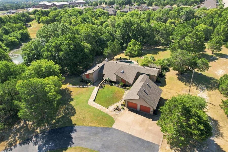 Property photo for 3840 Mockingbird Lane, Midlothian, TX