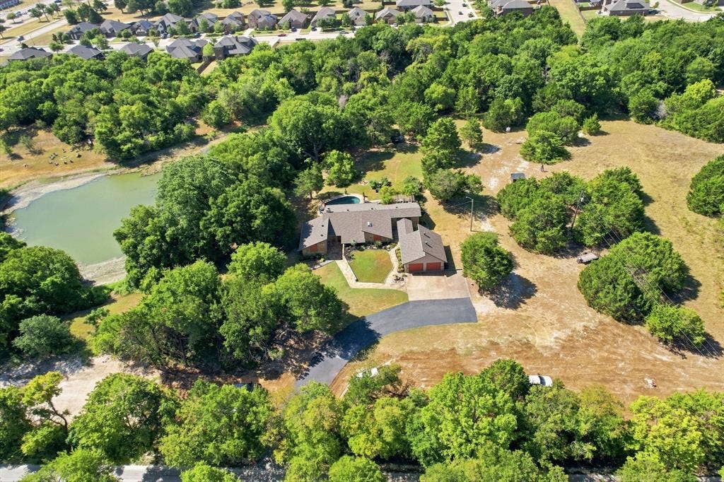 3840 Mockingbird Lane, Midlothian, TX 76065