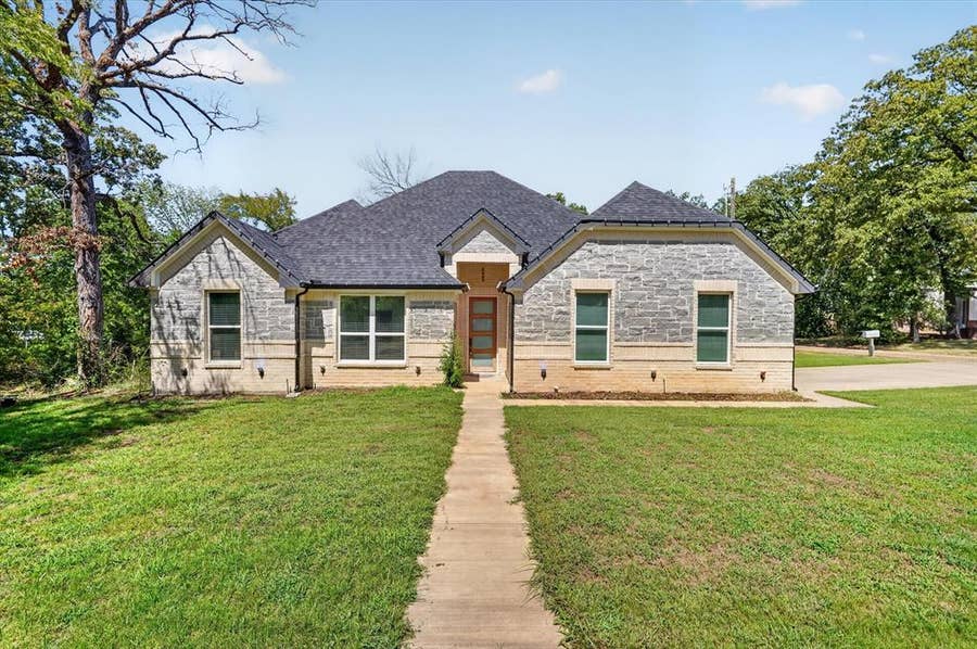 Property photo for 114 Dowdy Lane, Mabank, TX