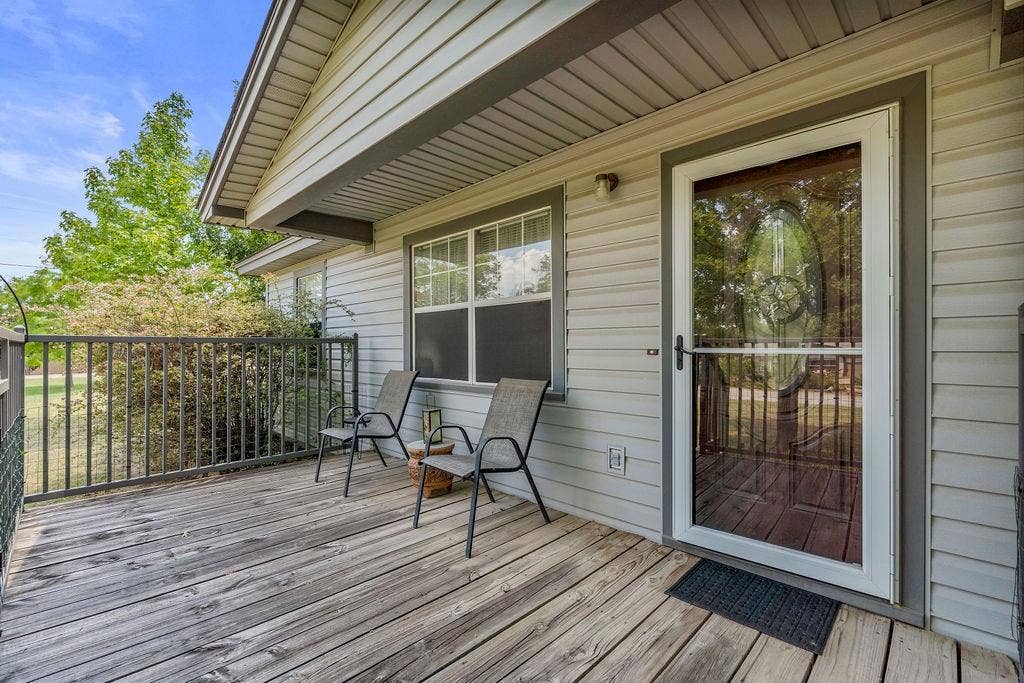 1510 Stanford Court, Denton, TX 76210 Front porch