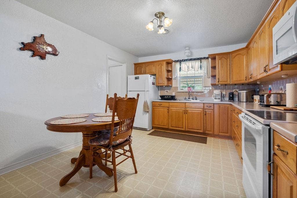 1510 Stanford Court, Denton, TX 76210 1510 Stanford Court, Denton, TX 76210