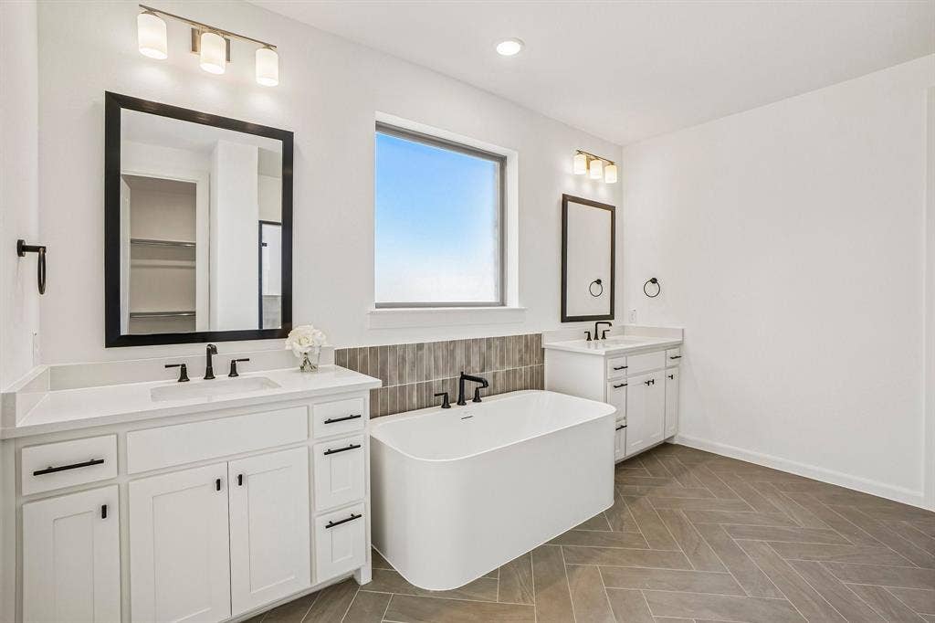 1516 Rose Mallow Road, Celina, TX 75009 You'll enjoy ample room for two in this beautiful owner's bath!