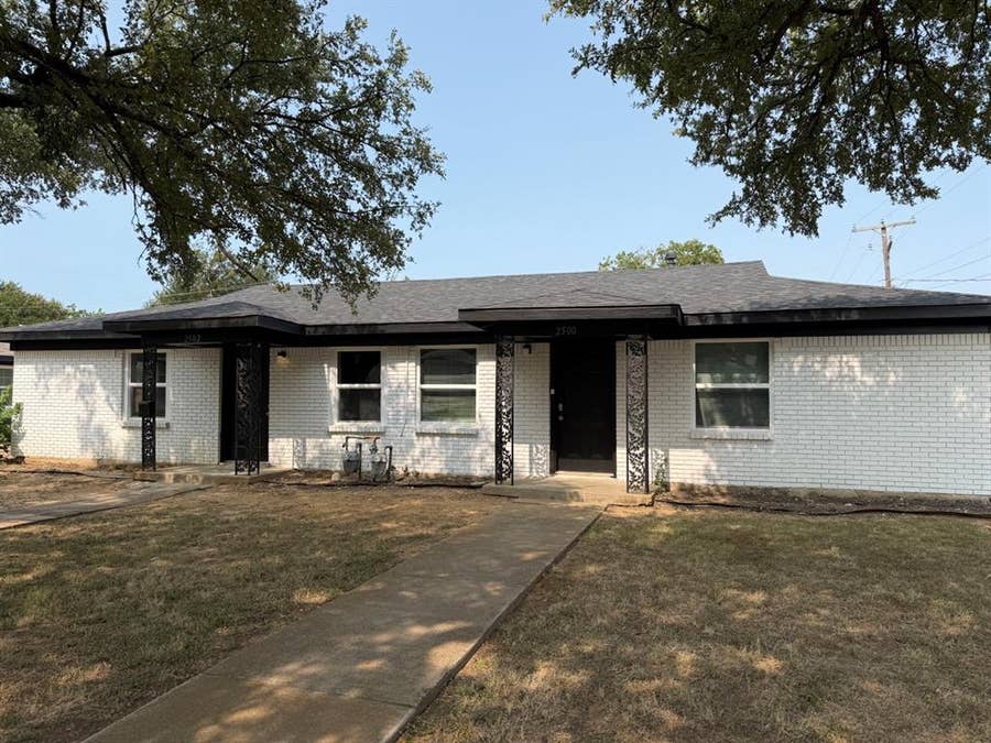 Property photo for 2500 Normont Circle, Fort Worth, TX