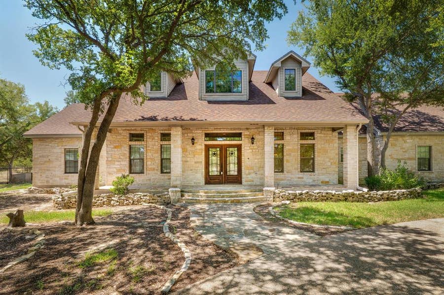Property photo for 735 Winding Trail, Crawford, TX