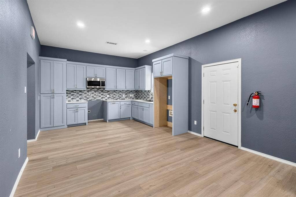 1905 El Paso Street, Grand Prairie, TX 75051 1905 El Paso Street, Grand Prairie, TX 75051