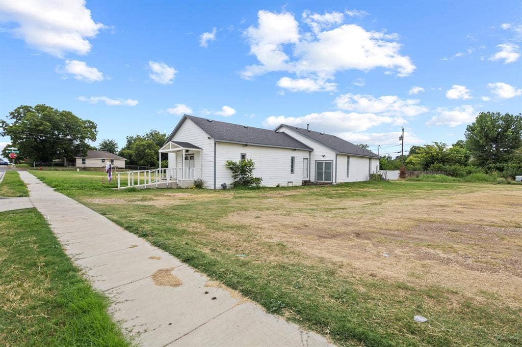 1905 El Paso Street, Grand Prairie, TX 75051 1905 El Paso Street, Grand Prairie, TX 75051