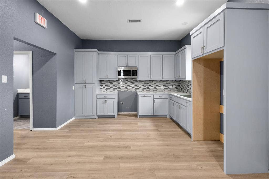 1905 El Paso Street, Grand Prairie, TX 75051 1905 El Paso Street, Grand Prairie, TX 75051