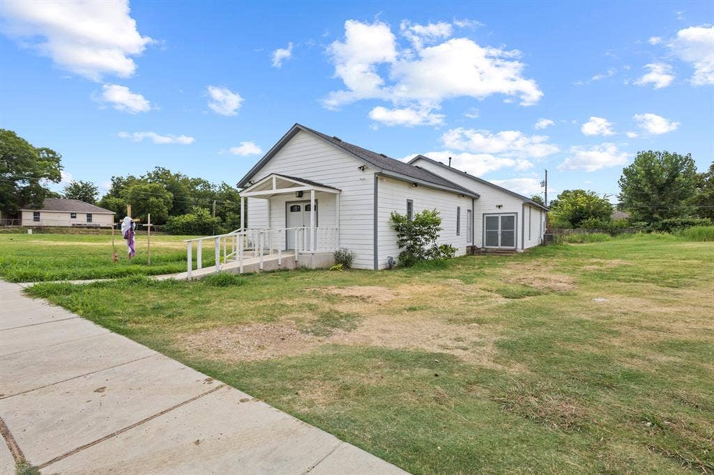 1905 El Paso Street, Grand Prairie, TX 75051 1905 El Paso Street, Grand Prairie, TX 75051