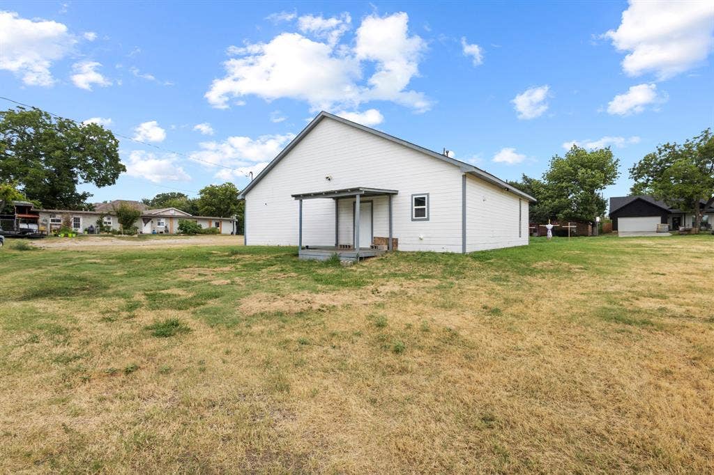 1905 El Paso Street, Grand Prairie, TX 75051 1905 El Paso Street, Grand Prairie, TX 75051