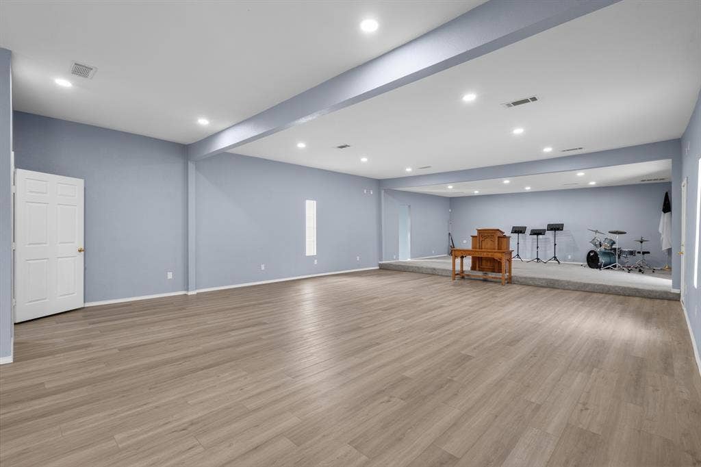 1905 El Paso Street, Grand Prairie, TX 75051 1905 El Paso Street, Grand Prairie, TX 75051
