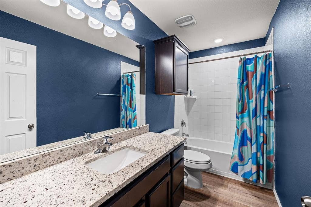 2816 Brosnan Road, Waco, TX 76655 Upstairs Bathroom