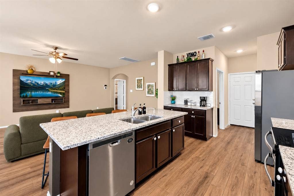 2816 Brosnan Road, Waco, TX 76655 2816 Brosnan Road, Waco, TX 76655