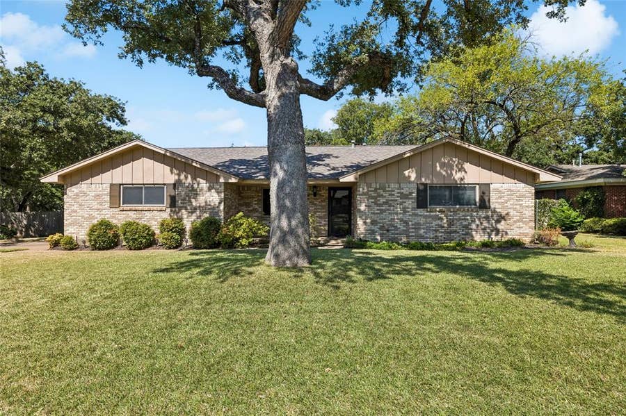 Property photo for 505 Caduceus Lane, Hurst, TX