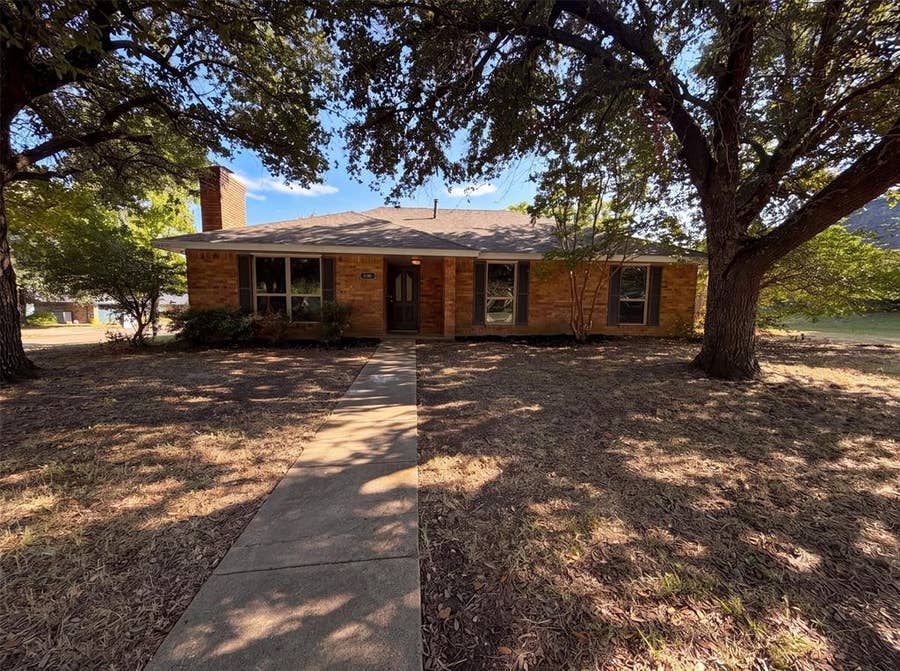 Property photo for 1406 Tad Street, Ennis, TX