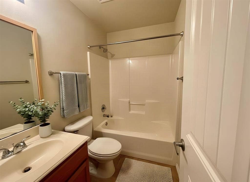 7513 Red Feather Trail, McKinney, TX 75070 bath 2