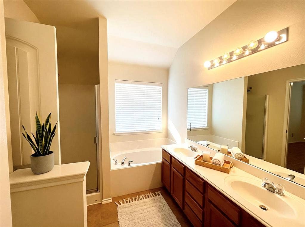 7513 Red Feather Trail, McKinney, TX 75070 primary bath