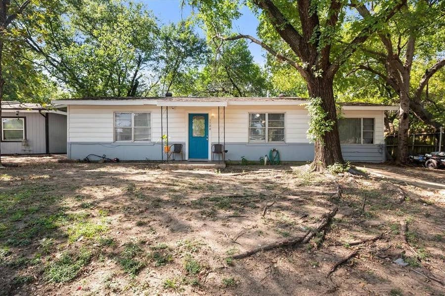 Property photo for 1704 Joyce Street, Arlington, TX