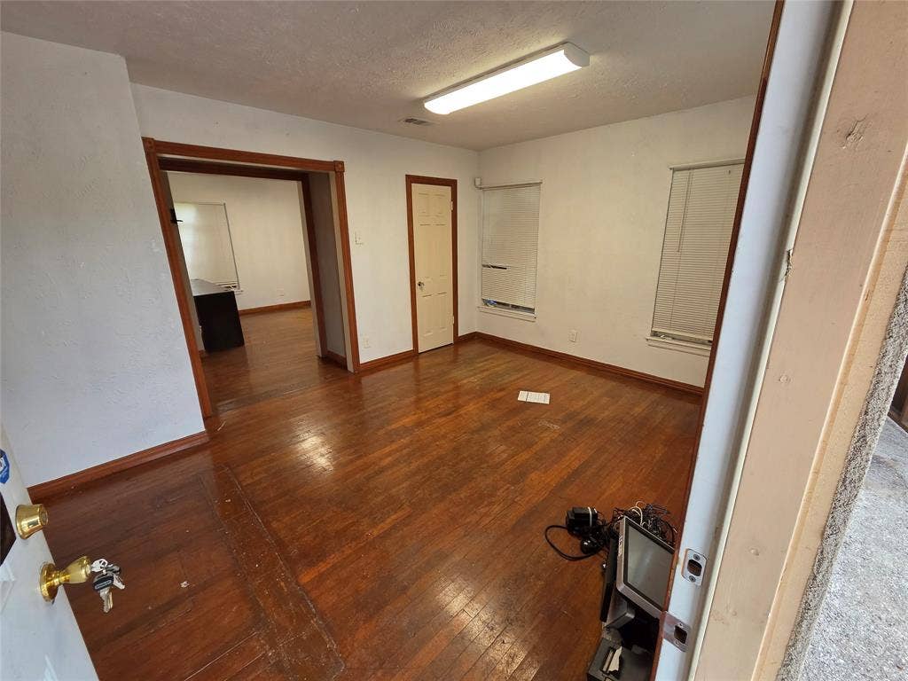 8805 Lake June Road, Dallas, TX 75217 8805 Lake June Road, Dallas, TX 75217