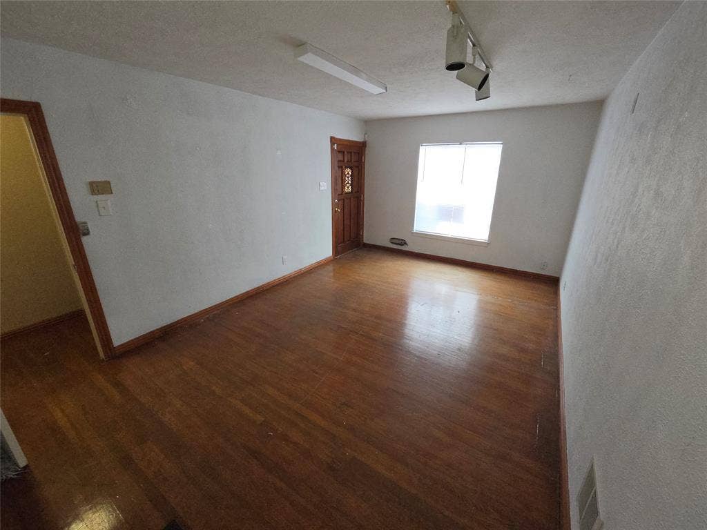 8805 Lake June Road, Dallas, TX 75217 8805 Lake June Road, Dallas, TX 75217