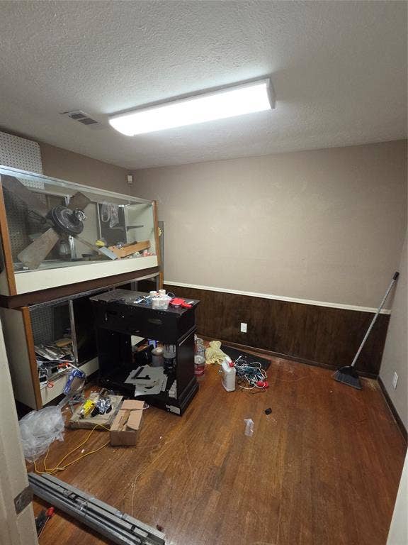 8805 Lake June Road, Dallas, TX 75217 8805 Lake June Road, Dallas, TX 75217