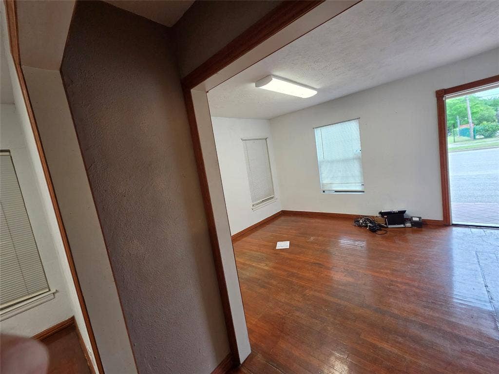 8805 Lake June Road, Dallas, TX 75217 8805 Lake June Road, Dallas, TX 75217
