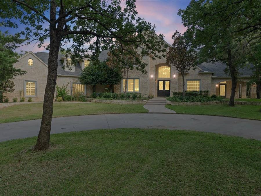 Property photo for 3105 E Briar Lane, Southlake, TX