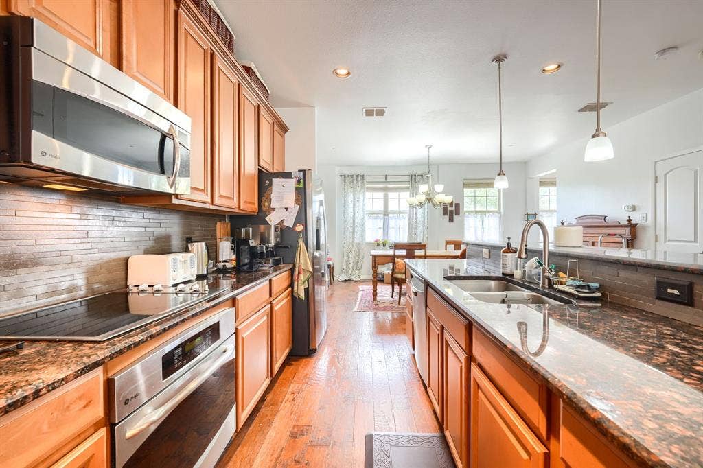 3885 Asbury Lane, Addison, TX 75001 3885 Asbury Lane, Addison, TX 75001
