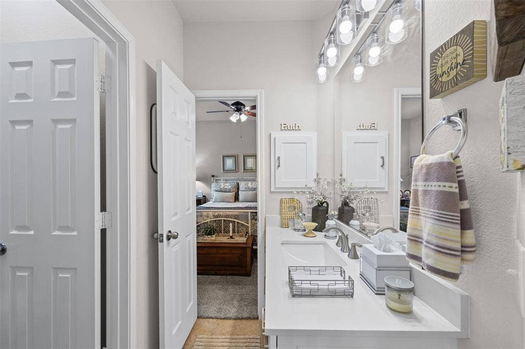 1759 Hidden Brook Drive, Grand Prairie, TX 75050 Jack and Jill bathroom