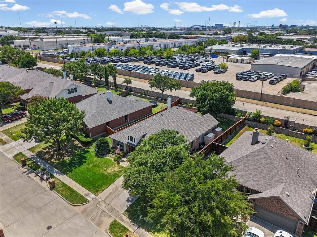 1759 Hidden Brook Drive, Grand Prairie, TX 75050 Enjoy a Grand Prairie address with Arlington ISD schools and convenient access to AT&T Stadium, Globe Life Field, Texas Live!, shopping, dining, entertainment, and major highways.