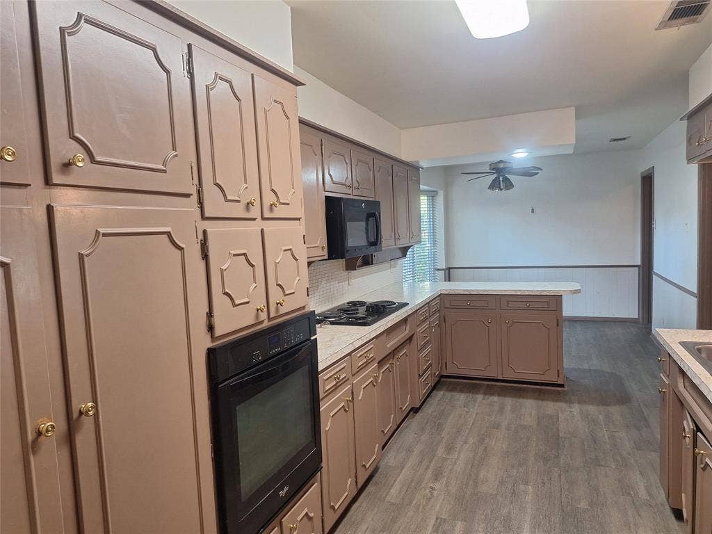 906 Sharpshire Street, Grand Prairie, TX 75050 906 Sharpshire Street, Grand Prairie, TX 75050