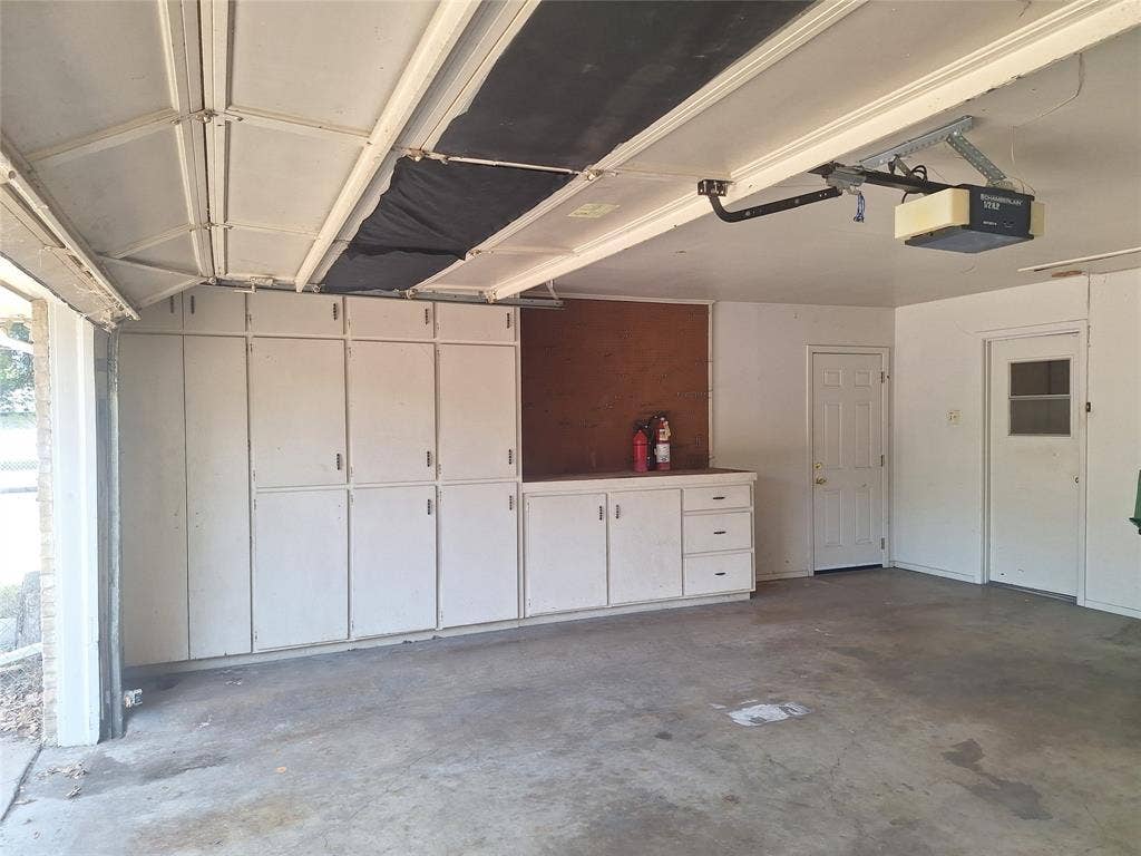 906 Sharpshire Street, Grand Prairie, TX 75050 906 Sharpshire Street, Grand Prairie, TX 75050