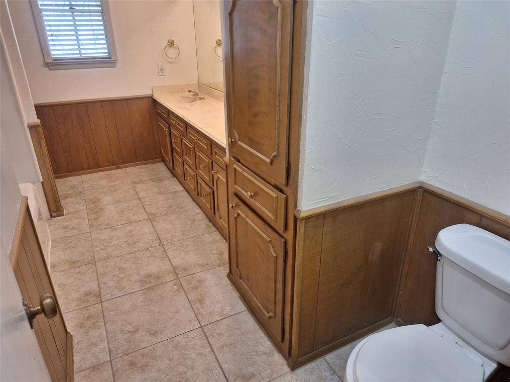 906 Sharpshire Street, Grand Prairie, TX 75050 906 Sharpshire Street, Grand Prairie, TX 75050