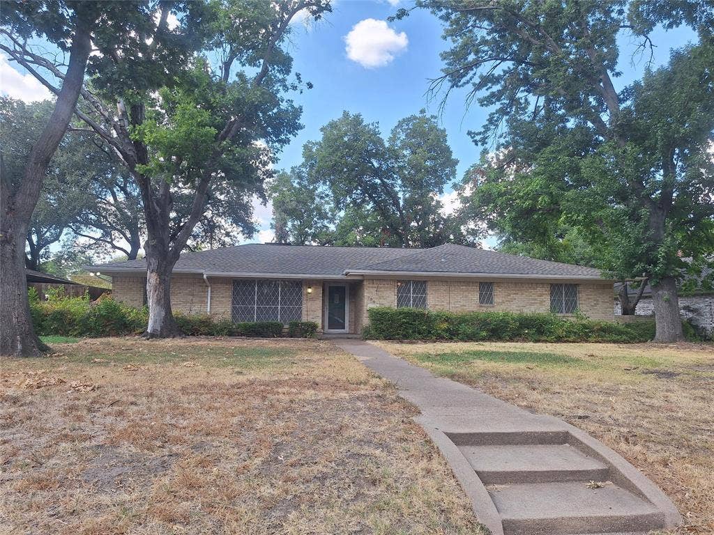 906 Sharpshire Street, Grand Prairie, TX 75050 906 Sharpshire Street, Grand Prairie, TX 75050