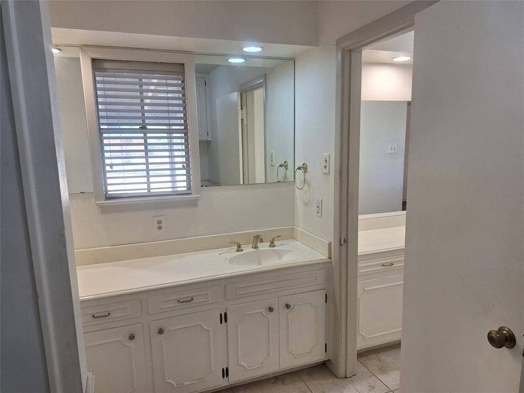 906 Sharpshire Street, Grand Prairie, TX 75050 906 Sharpshire Street, Grand Prairie, TX 75050
