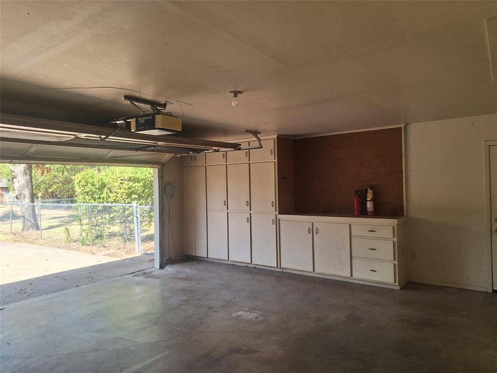 906 Sharpshire Street, Grand Prairie, TX 75050 906 Sharpshire Street, Grand Prairie, TX 75050