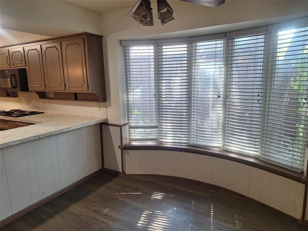 906 Sharpshire Street, Grand Prairie, TX 75050 906 Sharpshire Street, Grand Prairie, TX 75050