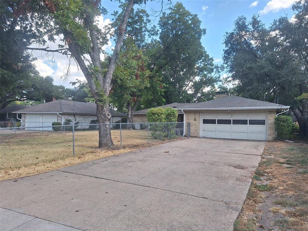 906 Sharpshire Street, Grand Prairie, TX 75050 906 Sharpshire Street, Grand Prairie, TX 75050
