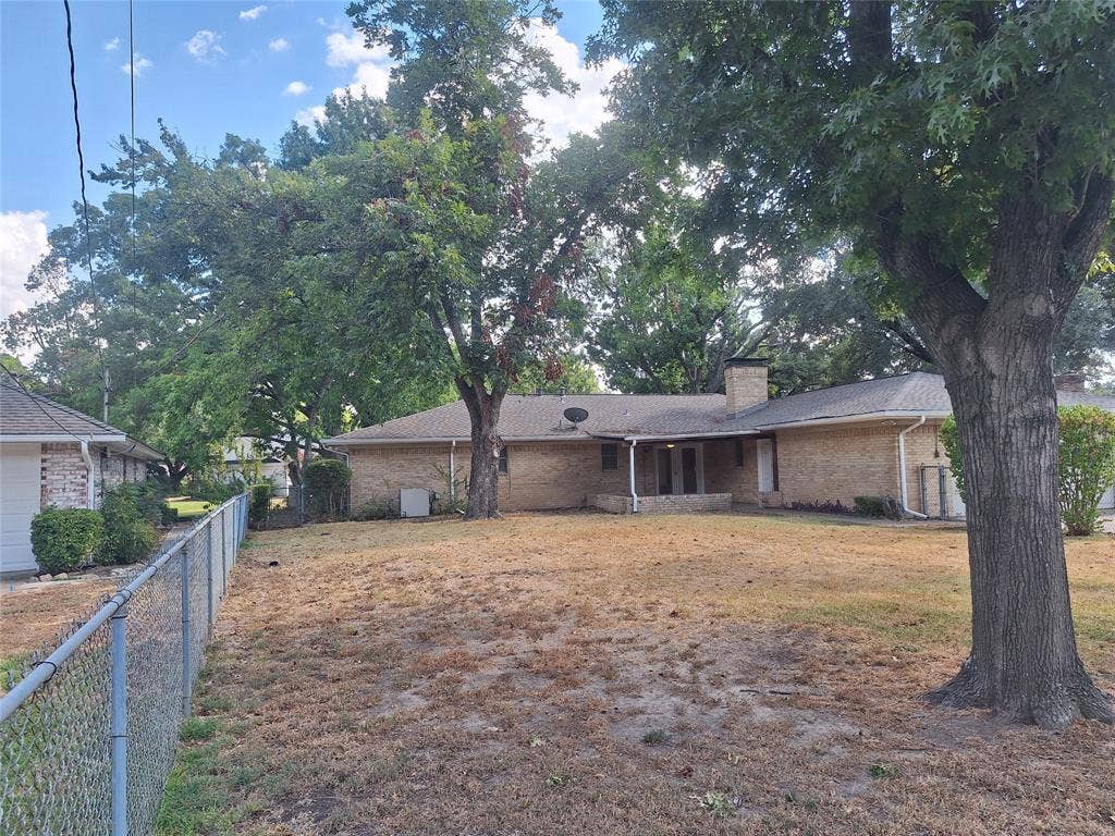 906 Sharpshire Street, Grand Prairie, TX 75050 906 Sharpshire Street, Grand Prairie, TX 75050