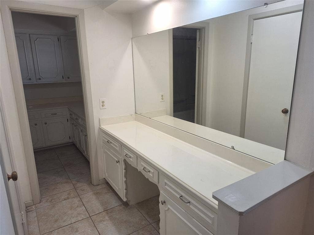 906 Sharpshire Street, Grand Prairie, TX 75050 906 Sharpshire Street, Grand Prairie, TX 75050